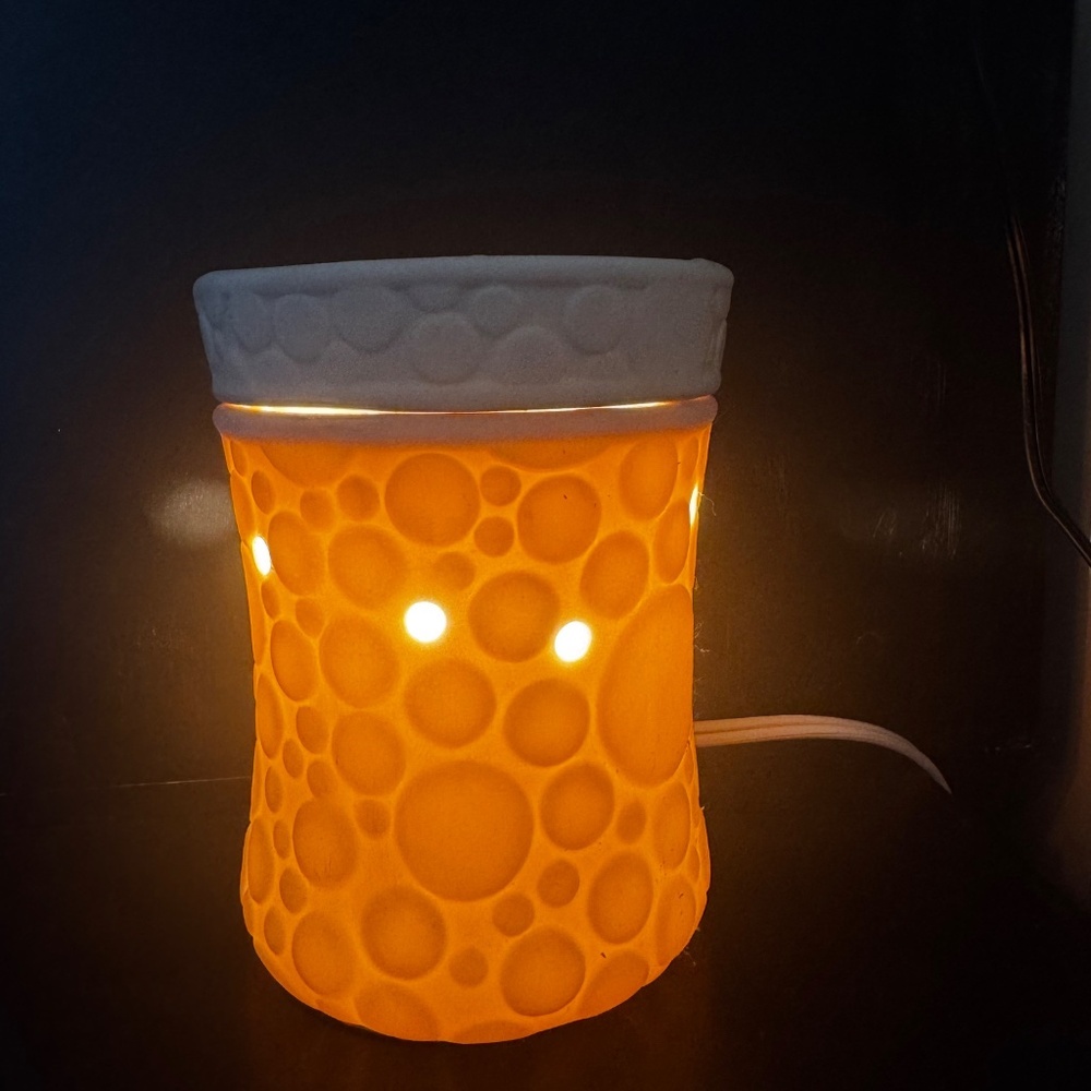 "FIZZ" Full Size White Scentsy Warmer - Picture 4 of 7